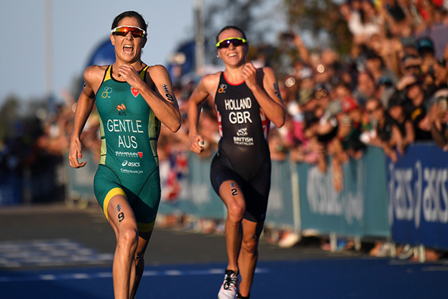 Ashleigh-Gentle-wins-World-Triathlon-Series-Grand-Final-gold-coast-2018