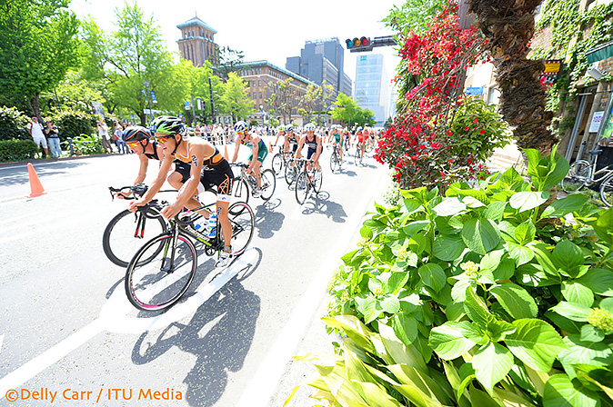 Elite-men-ride-WTS-Yokohama credit-Delly-Carr-ITU-Media-2014
