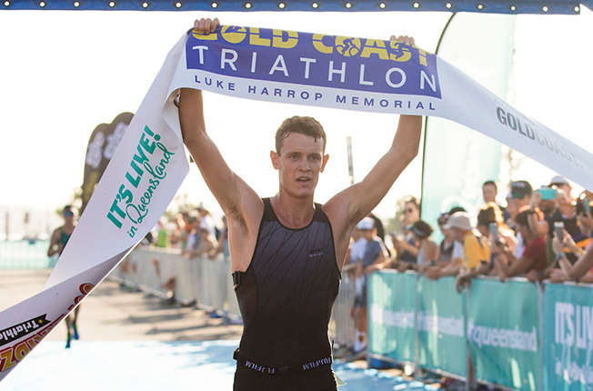 Luke-Willian-2018-moolloolaba-triathlon-winner