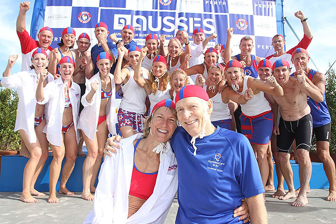 MASTERS-Paul-Hammond-and-wife-Sukie-Hammond-abd-cheersquad-Aussies-2014