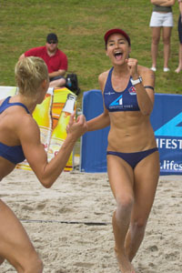 becchara palmer celebrates with partner louise bawden photo sportphotographic.com.jpg