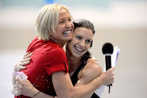 brooke hanson hugs ellen fullerton photo delly carr sal.jpg brooke hanson hugs ellen fullerton photo delly carr sal.jpg