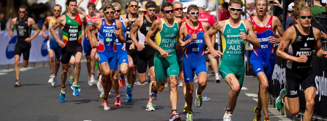 pack_mentality.brad_kahlefeldt_and_aaron_royle_on_the_run_in_sydney_small.jpg