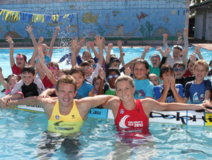stuart snell & liz pluimers with yr 2 surfers paradise primary photo havpix.com.jpg